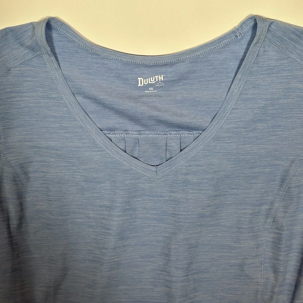 NWT Duluth Trading Co Women’s Light Blue Short Sleeve V-Neck Active Tee Size XS - Picture 3 of 8